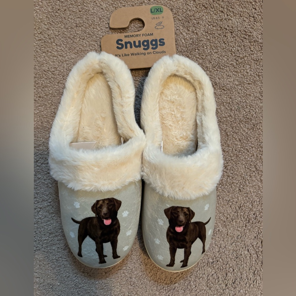 NWT Snuggs memory foam slippers